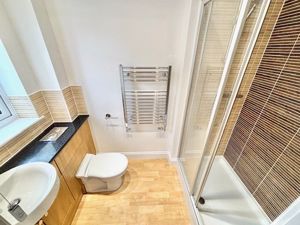 Ensuite- click for photo gallery